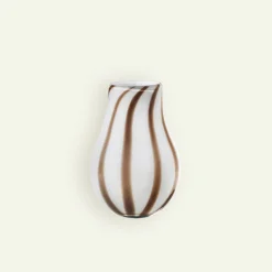 Broste Copenhagen Ada Stripe vase 15,5 x 22,5 cm, Taupe Warm Grey Fyrklövern