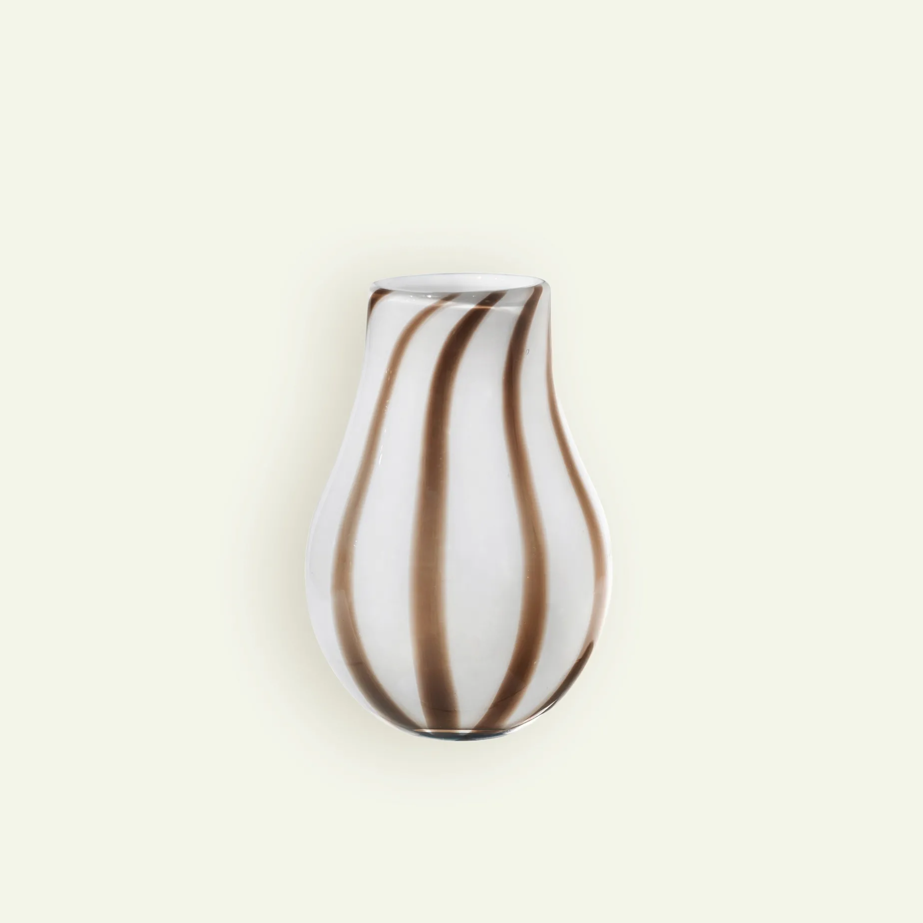 Broste Copenhagen Ada Stripe vase 15,5 x 22,5 cm, Taupe Warm Grey Fyrklövern