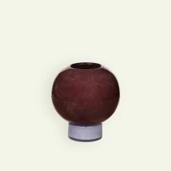 Broste Copenhagen Mari vase 20 x 21cm, Puce Red Fyrklövern