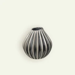 Broste Copenhagen Wide vase 15 x 15 cm, Smokey Grey Fyrklövern
