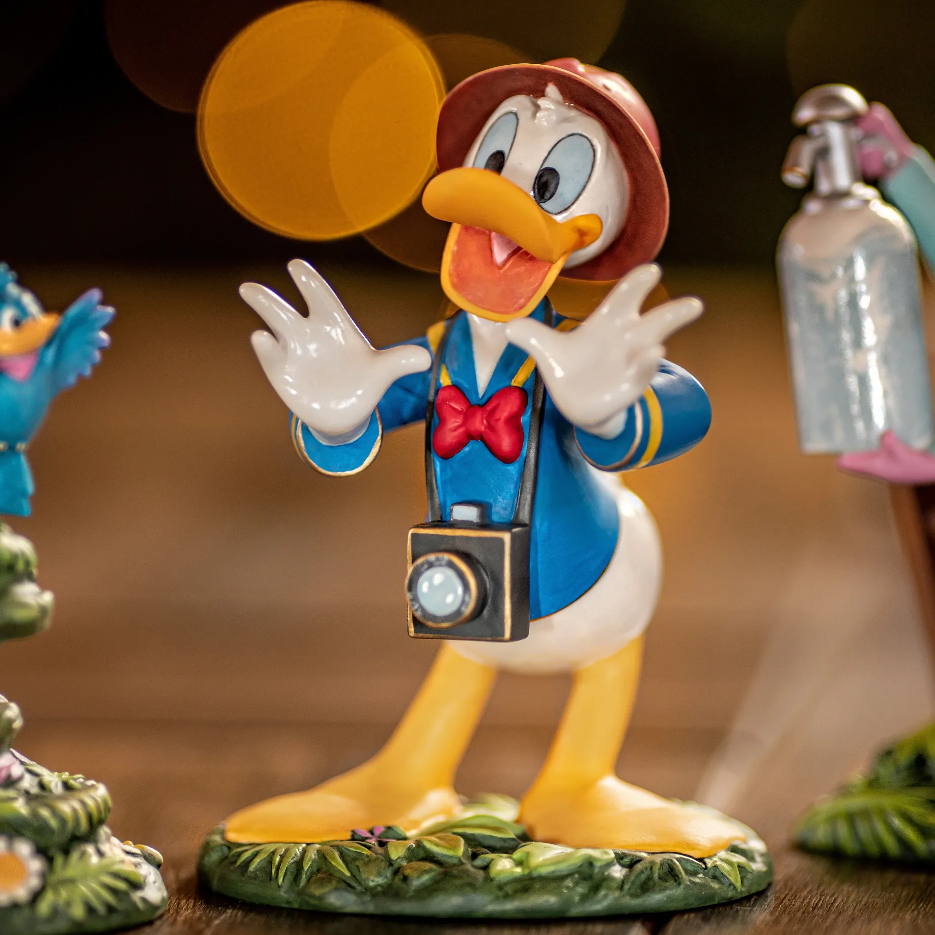 Disneys Juleshow - Donald og Aracuaen med kolibrier Fyrklövern