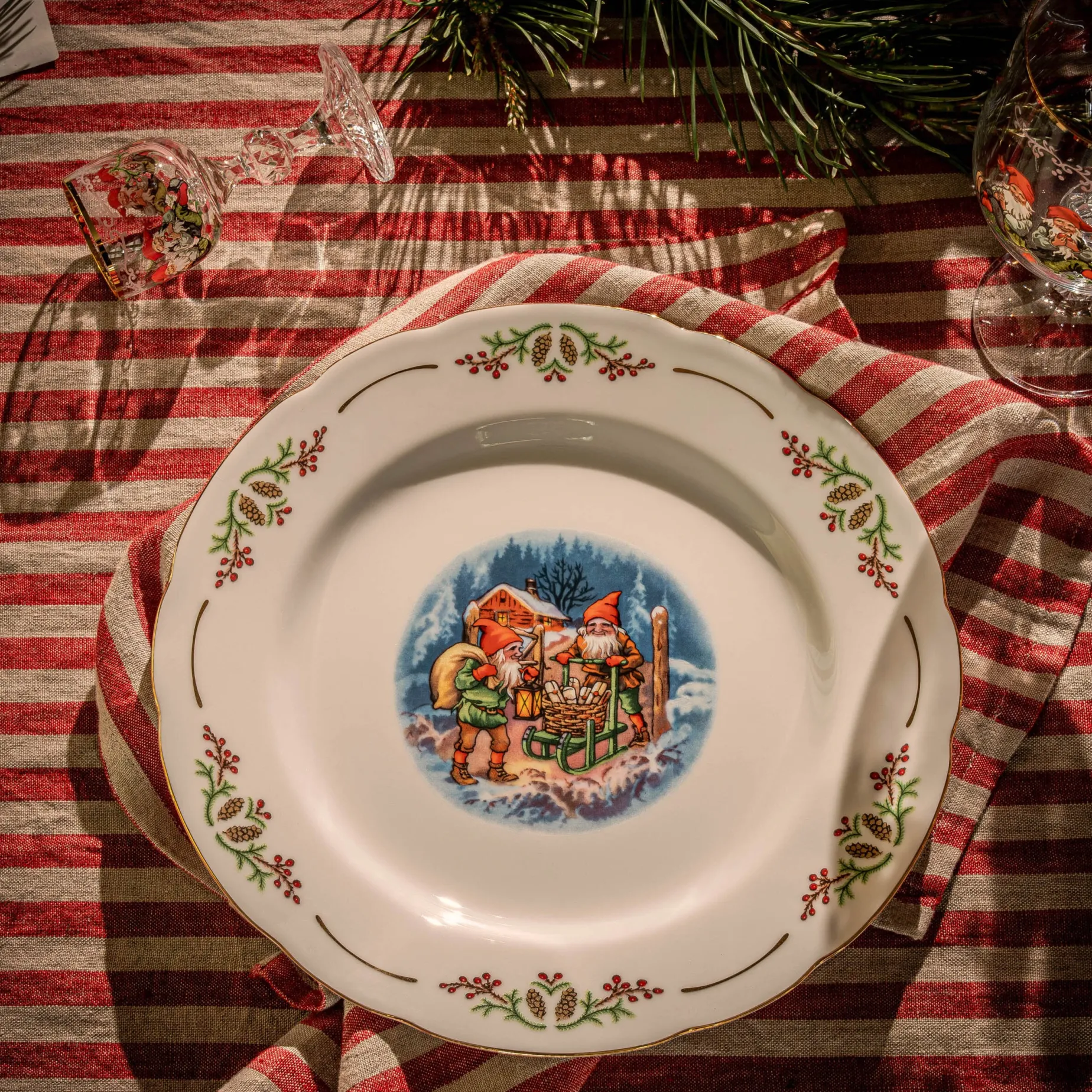 Gammeldags Jul tallerken 26 cm 4-pk Fyrklövern