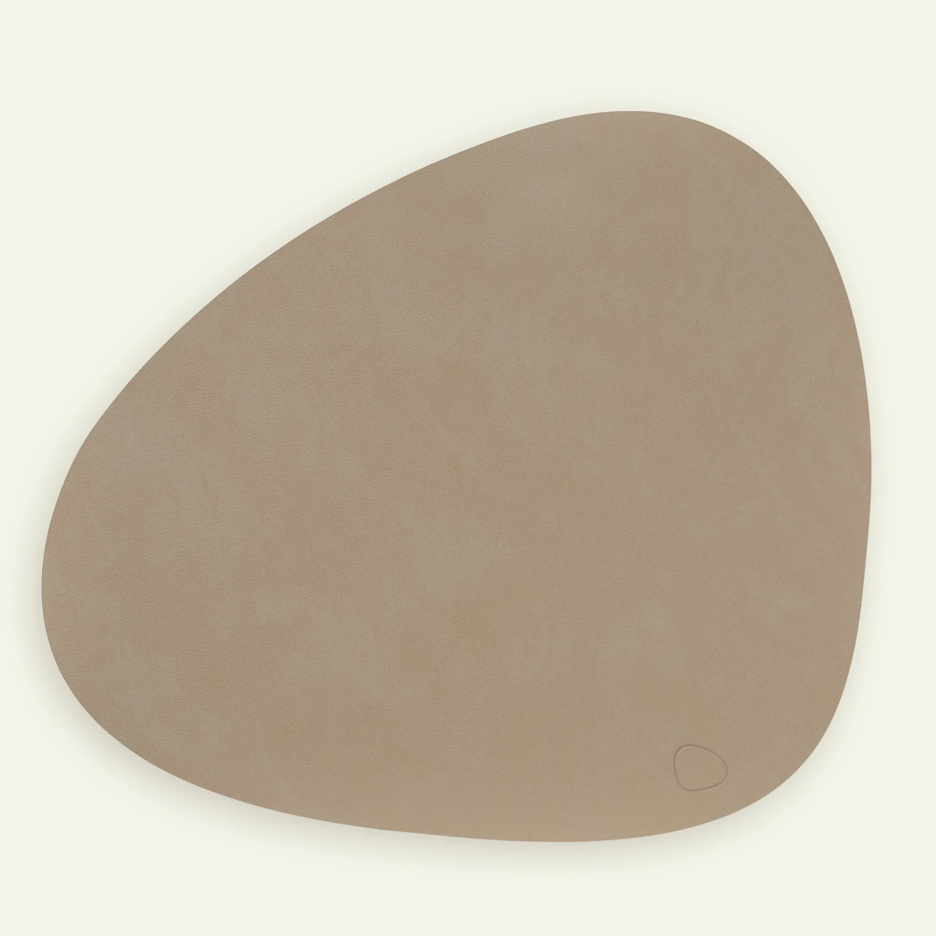 Lind DNA Curve bordbrikke nupo 37 x 44 cm, Clay Brown Fyrklövern