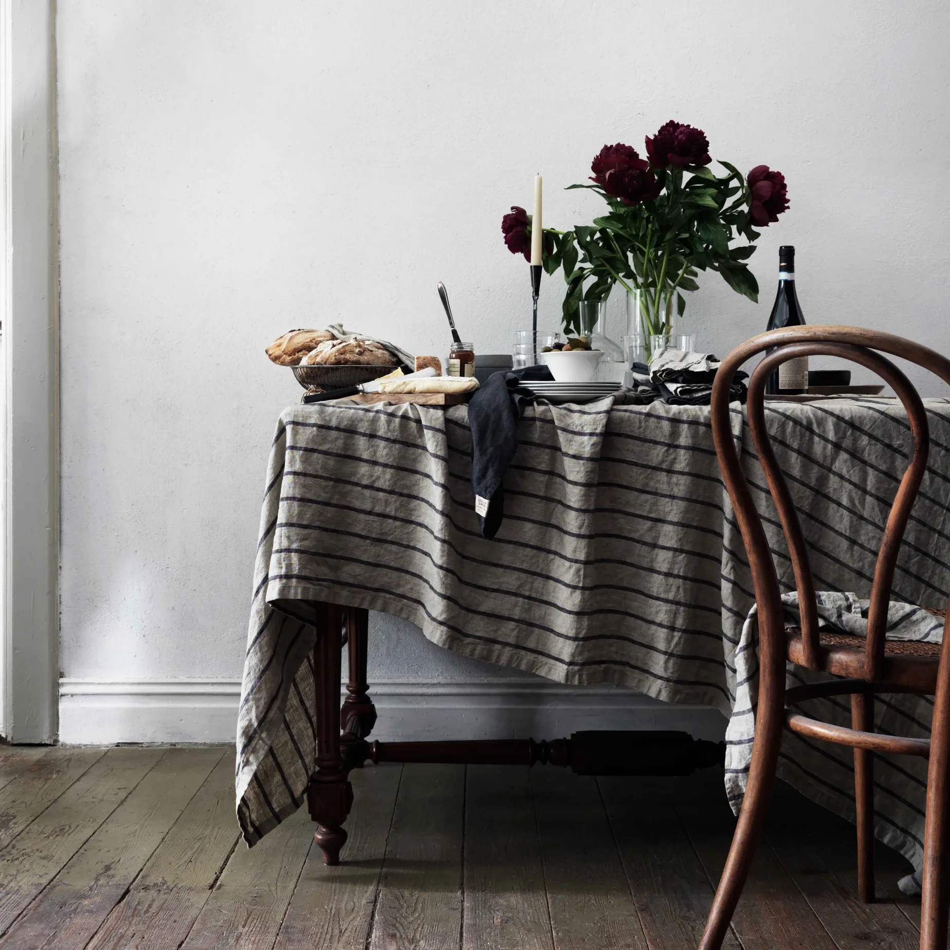 Lovely Linen Misty duk 145 x 250 cm, Stripe Black Fyrklövern