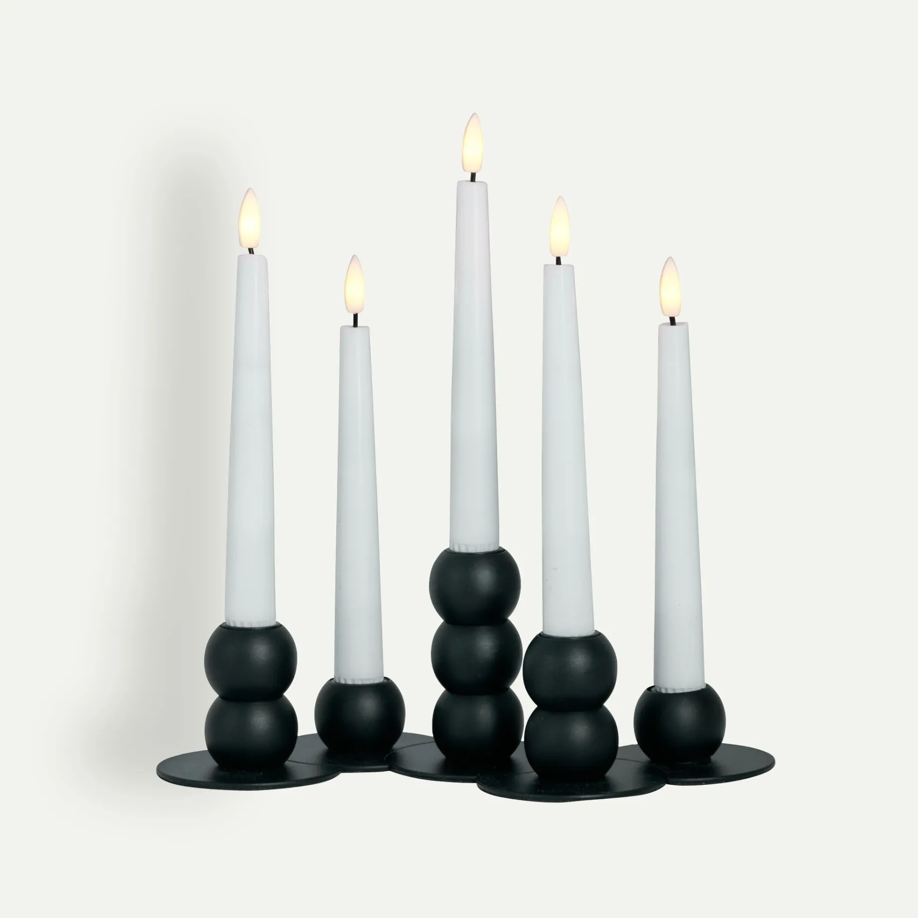 Watt & Veke LYKKE lysestake 28 cm, Black Fyrklövern