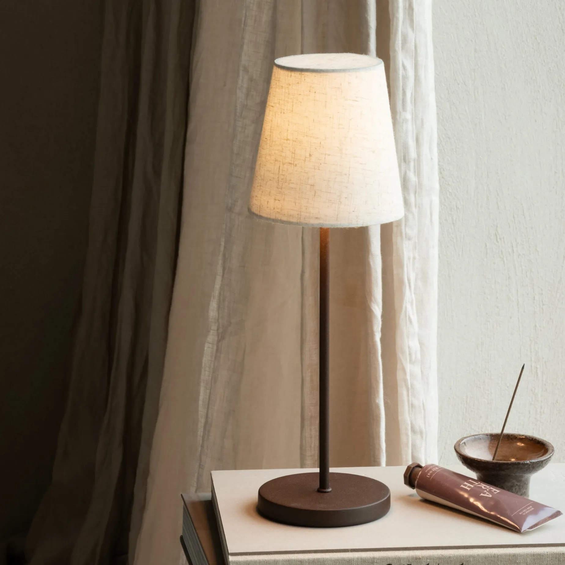 Watt & Veke TYRA bærbar LED-lampe 37 cm Fyrklövern